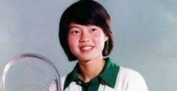 1982年队赴美比赛，网坛主将胡娜叛逃加入美国籍，害惨队