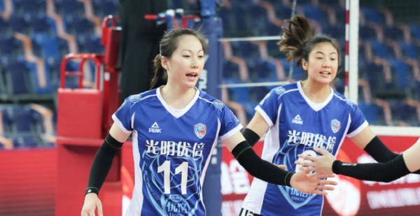 女排扣高3米27猛将杀回来！单场4个拦网霸气十足，郎平没看错人