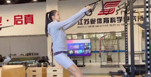手术恢复后退役生孩子？张常宁用行动证明，郎平果然没有看错人