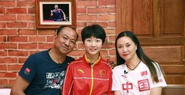 被八一队抛弃，后又被郎平选中，她是怎样成为女排最强副攻的呢