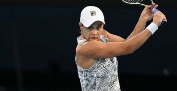 2-0！巴蒂连赢14盘登顶澳网女单 这一冠终结44年魔咒