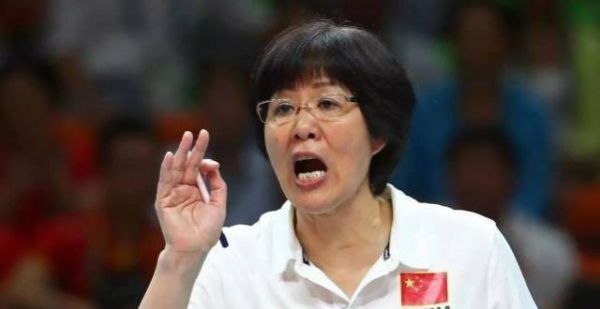 答案来了！郎平再次现身证实家猜想，女排主帅竞选遭遇可笑一幕