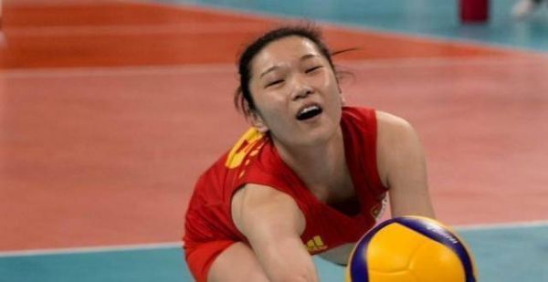 争议！女排主力自由人，被骂了一年，压力很无法入睡！