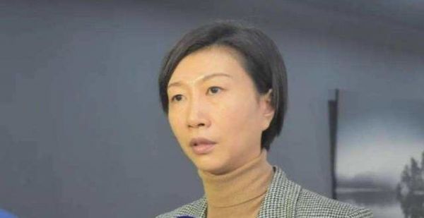 恭喜！女排奥运冠军仕途更进一步，42岁晋升副，丈夫是田径帅哥