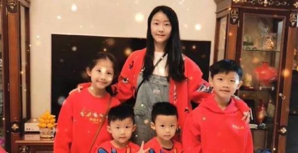 网球女神嫁百亿富豪！罕见带4个孩子出镜，37岁如20岁少女