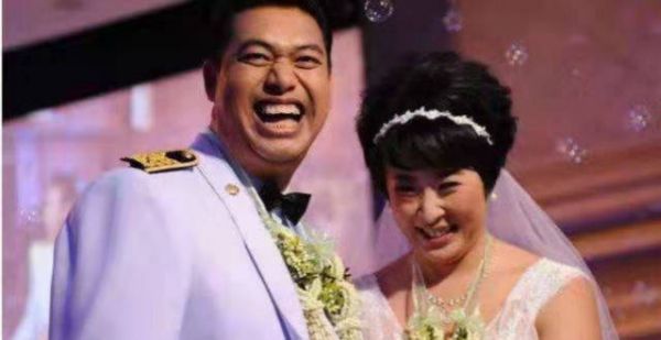 冯坤：世界最佳二传，不顾一切嫁12岁泰国男友，泰国皇室送祝福