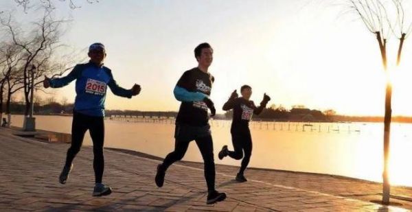 每天跑步十公里可以吗？对跑者来说，10公里是神圣的距离！