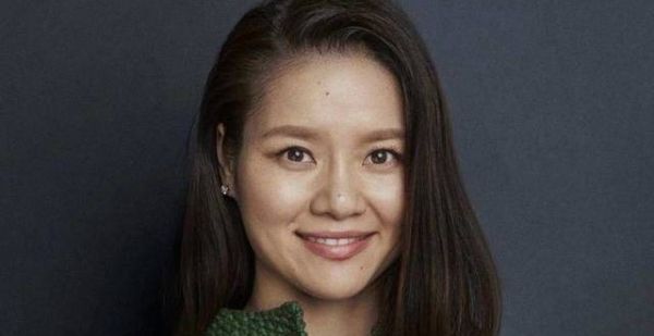 网球女王40岁美到被猜是整容！拜年视频引热议，脸快不敢认了