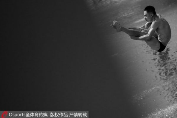 世锦赛跳水队“小鬼当家” 体重和发育成女孩天敌