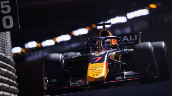 F2摩纳哥站冲刺赛第二回合：劳森夺冠 周冠宇策略失误仅获第16名