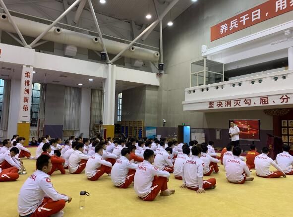 体操的使命是什么？ 奥运冠军杨威给师弟师妹上了一课