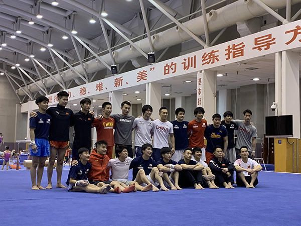 中日体操化敌为友合练学 肖若腾坦言年轻是把双刃剑