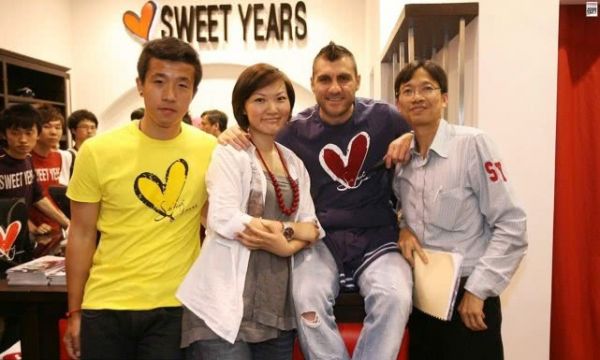 体坛315：何姿房产纠纷获赔160万 姚明向可口可乐索赔1元
