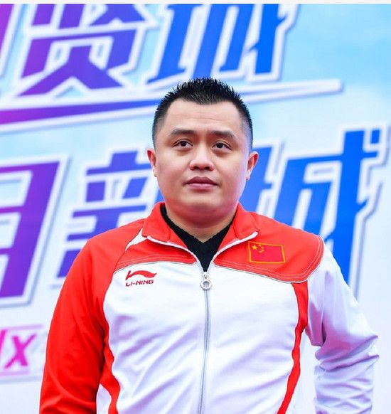 跳水奥运冠军退役投资足球 身材发福变霸道总裁