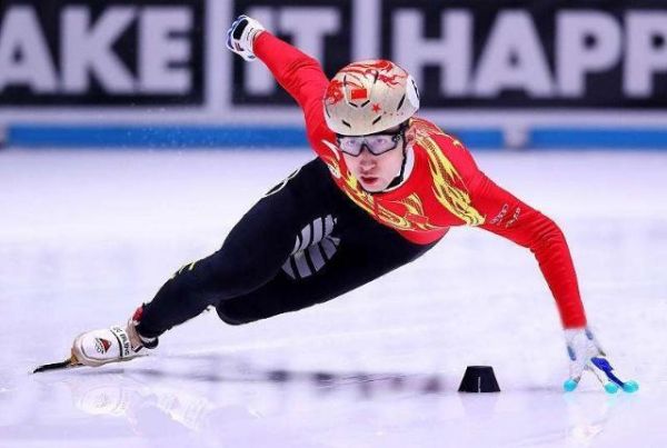 武靖回家探亲客串解说 纯东北话乡音逗笑了李琰