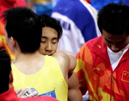 中日体操男团恩怨数十年 南宁世锦赛张成龙0.1分逆转真提气