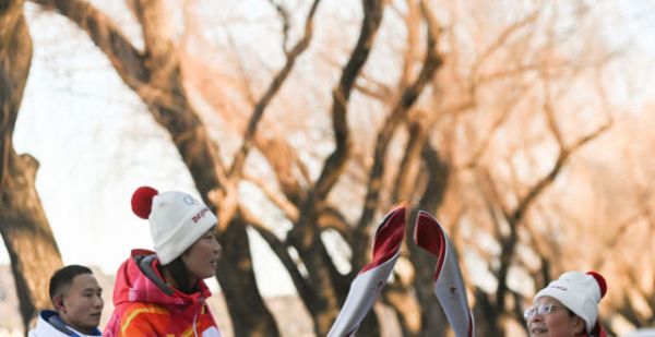 朱婷首次参与火炬传递 在颐和园为冬奥加油喝彩