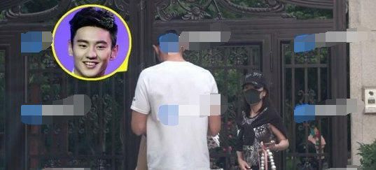 女友并非超模？宁泽涛被拍到小区接送女友 样貌与陈瑜差别