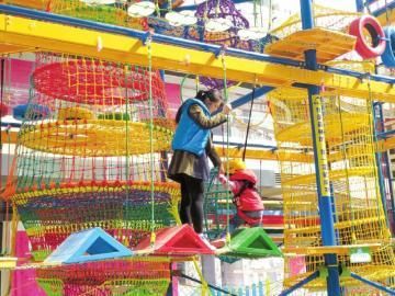 20日，商场内的体验馆仍在营业。