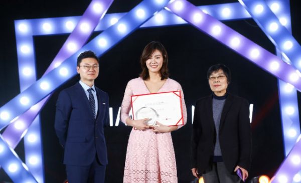 广东评五四青年奖刘湘教练欢喜“拉票” 泳坛女神已成奖项收割机