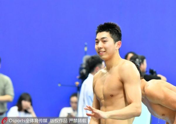 泳坛新蛙王竟是华晨宇的硬核男粉 穿偶像应援衫上了热搜
