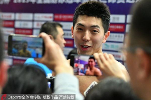 泳坛新蛙王竟是华晨宇的硬核男粉 穿偶像应援衫上了热搜