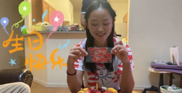 短跑名将在美国庆祝25岁生日！被晒得黝黑发亮，谢震业陪伴