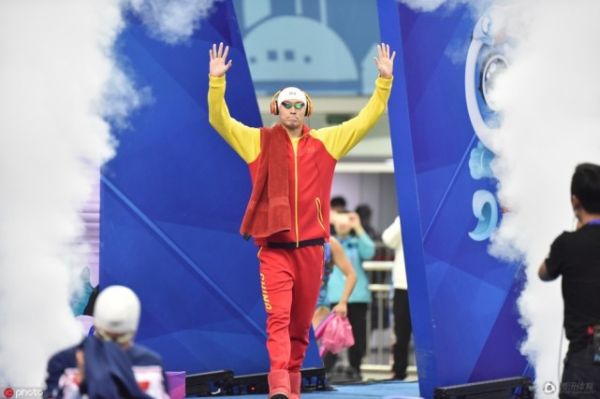 冬训有多苦？孙杨自曝都练瘦了！粉丝热情青岛变白杨主场