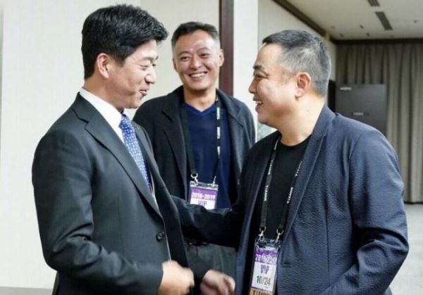 “消失”的功勋教练回来了 秦志戬随国乒出征瑞典乒球赛