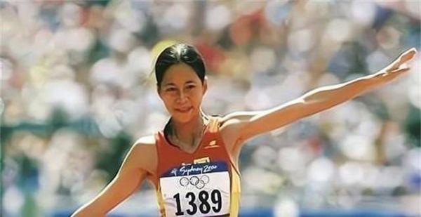 “孤独”的奥运冠军：教练组提前离场，夺冠后，连一面国旗都没有
