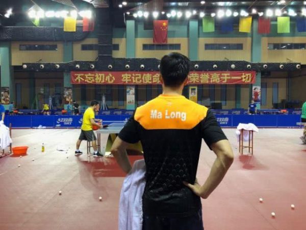 “奶龙”都三十了？你们的男神知道初老症，但对那些症状他才不认