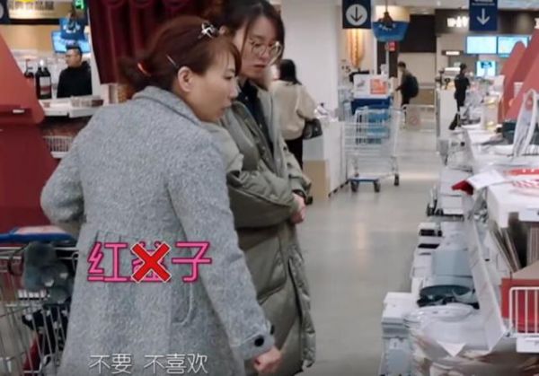 傅园慧体验租房生活变“粉色少女” 傅爸曝女儿节俭买30元衣服