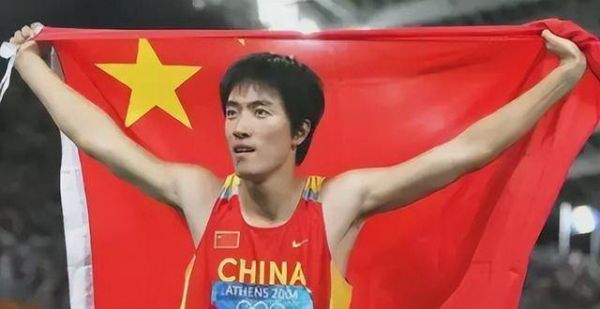 泪目！5岁男孩：你现在还是世界冠军吗？刘翔：我受伤了，不是了