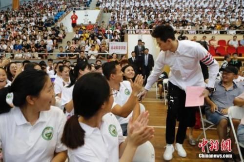 三关键词复盘孙杨的2018：泪水与伤病相伴 对学业一丝不苟