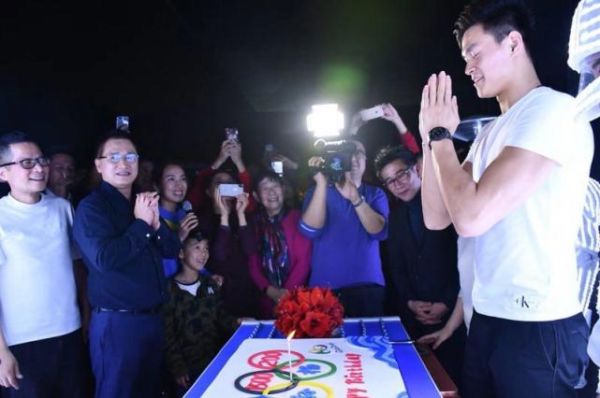 杨队生快！这个奥运五环生日蛋糕太有寓意了