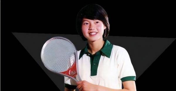 1982年，胡娜在比赛中临阵倒戈，加入美国国籍，今却选择回国捞金