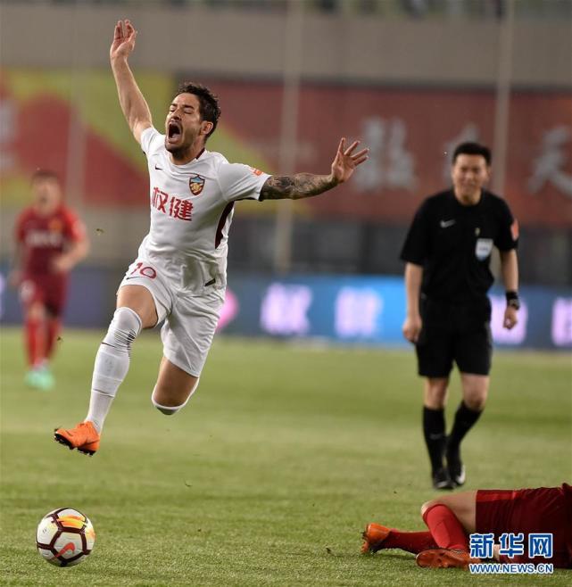 挥汗如雨、无暇休息，运动员们都这样过“劳动节”