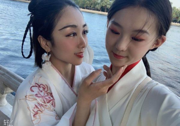 出走半天归来全熟！花滑“桶妹”：欢迎来冰场学滑冰