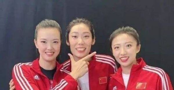 女排正式集结，联赛冠军9人入选，两核心球员却意外落选