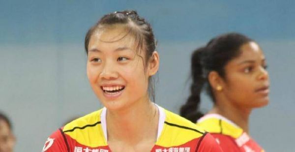 她头一次上国际女排排协海报，龚可以呢？