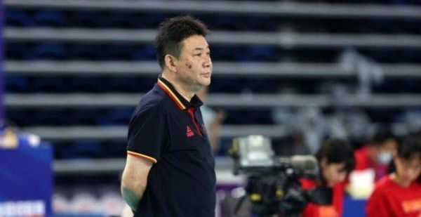 国际排联发布联赛海报，女排核心C位出镜，并非朱婷张常宁