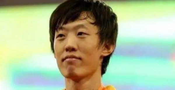 曾跳出2.38米的张国伟，因为什么被队开除？退役后当网红