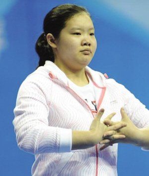 昔日体操一姐成小胖丫 退役程菲场上当"杂工"