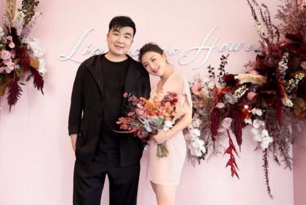 恭喜！蹦床公主何雯娜宣布怀孕：1+1=3 我们爱你
