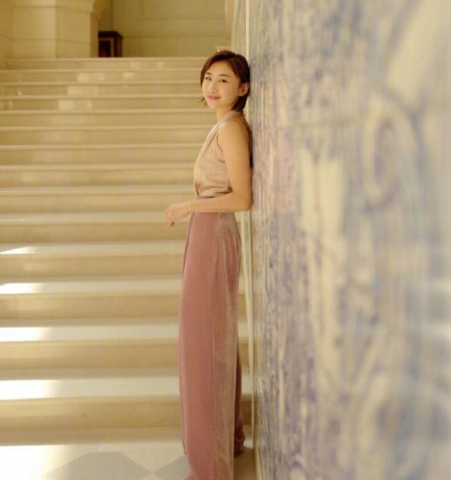 何雯娜秀美颜晒 蹦床女神退役人生也“蹦”得很精彩