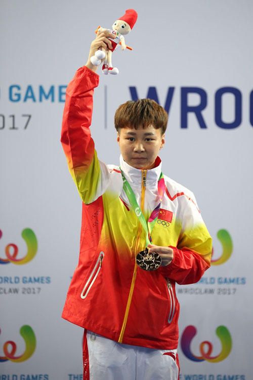 蹦床天之骄女转项竞技体操 超难空翻犹胜拜尔斯