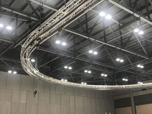 花滑队首钢公开训练 自研高科技设备竟和杂技团有关？