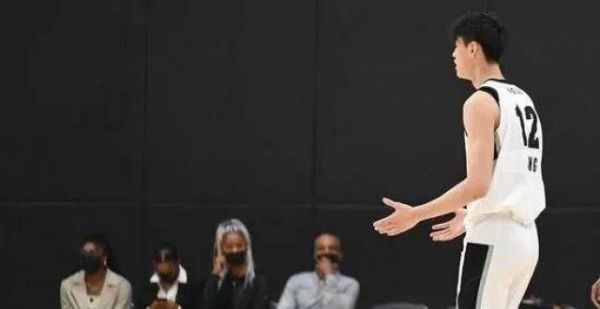 4分钟0分！曾凡博又伤了！一年4次受伤！这是他进NBA的最障碍