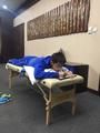 张继科腰伤复发难坐 趴医疗床听世乒赛总结会