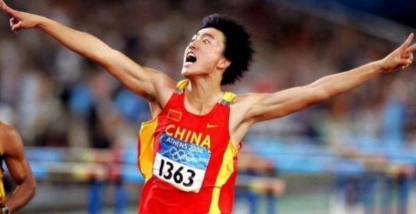 “百米飞人”刘翔转型做模特进入时尚圈，又高又帅满满男人味儿
